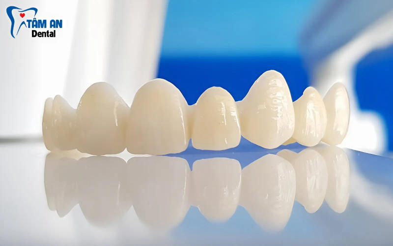 Răng sứ Zirconia là loại sứ có độ bền vượt trội, tính thẩm mỹ cao nhất hiện nay